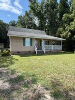 6648 Wire Grass Rd in Orrum, NC - Building Photo