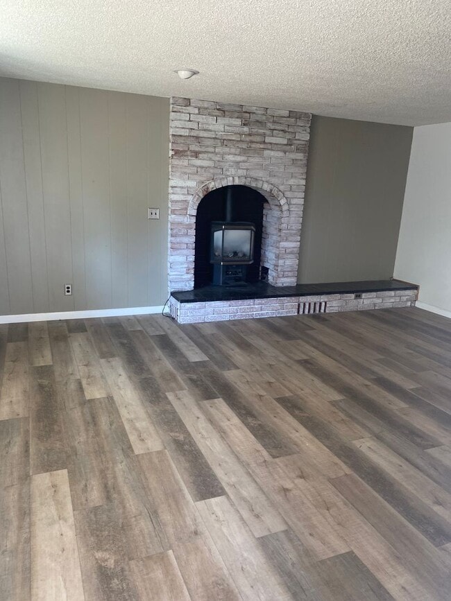 3823 Kelley Dr in Klamath Falls, OR - Building Photo - Building Photo