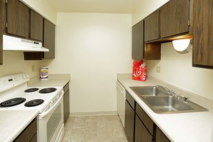 Village Green in Greeley, CO - Building Photo