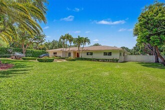 7230 SW 104th St in Miami, FL - Building Photo - Building Photo