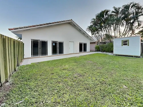 8733 NW 140th Ln in Hialeah, FL - Building Photo - Building Photo