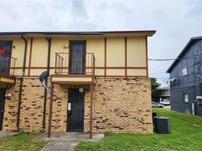 223 Roberts Cir in Arlington, TX - Building Photo - Building Photo