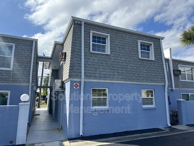 390 W Cocoa Beach Causeway in Cocoa Beach, FL - Building Photo - Building Photo