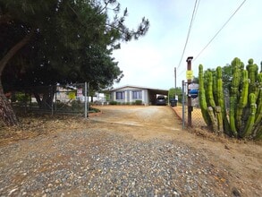 18950 Woodcrest Ln in Riverside, CA - Foto de edificio - Building Photo