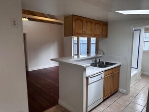 512 Carnelian St in Redondo Beach, CA - Building Photo - Building Photo