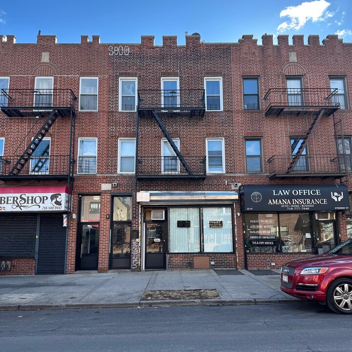 2313 Steinway St in Astoria, NY - Building Photo