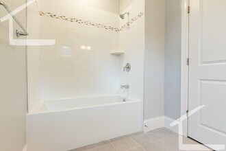 120 Kenrick St in Boston, MA - Foto de edificio - Building Photo