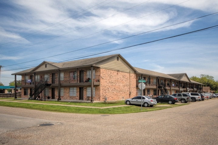 Largo Apartments in Alvin, TX - Building Photo