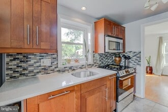 13724 Penwith Ct, Unit UL 1 in Chantilly, VA - Building Photo - Building Photo