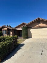 185 Riverbank Ln in Paso Robles, CA - Building Photo