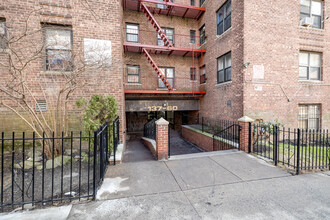 Stratton Gardens in Flushing, NY - Building Photo - Building Photo