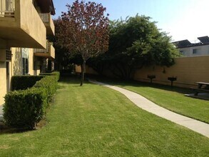 11718 Cohasset St in North Hollywood, CA - Building Photo - Building Photo