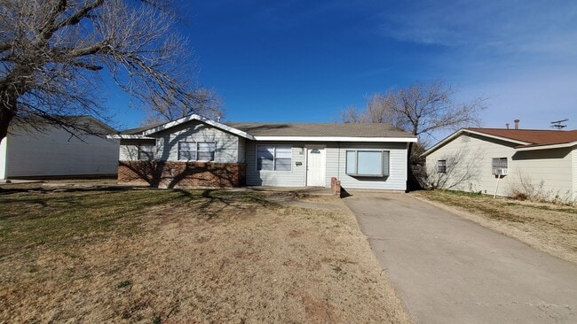 property at 2605 Oak Dr