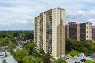 2 Second St in Toronto, ON - Building Photo