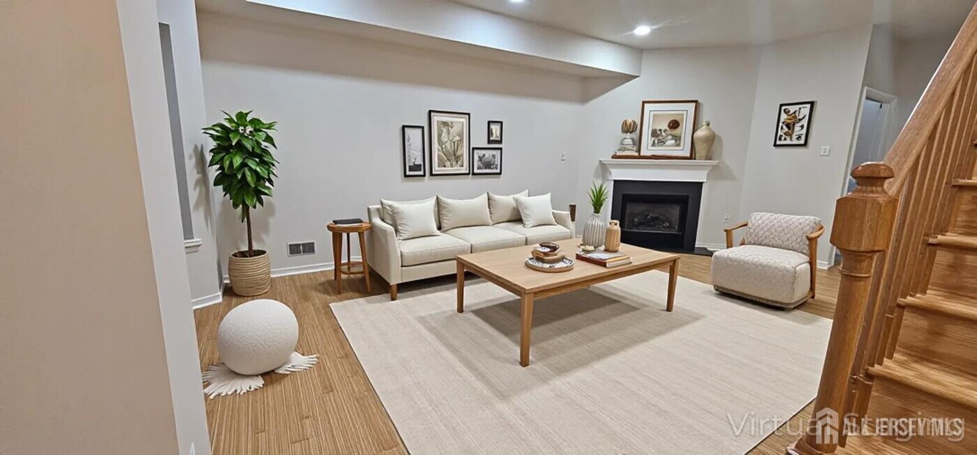 60 Forest Dr in Piscataway, NJ - Building Photo