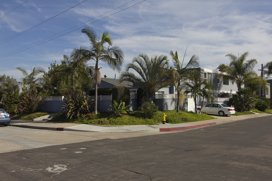 2005 Reed Ave in San Diego, CA - Building Photo