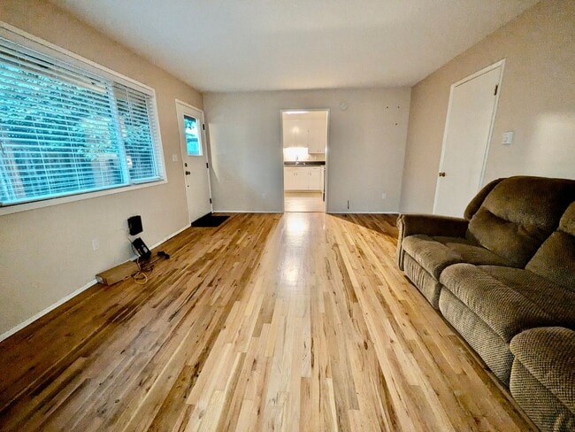 1806 SE Sherrett St in Portland, OR - Building Photo - Building Photo