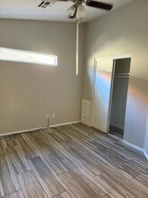 8319 W Alvarado St in Phoenix, AZ - Foto de edificio - Building Photo