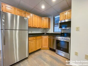 77 Park Dr, Unit B in Boston, MA - Foto de edificio - Building Photo