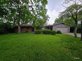 405 E Michigan Ave in Urbana, IL - Building Photo