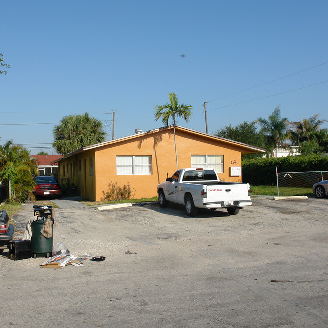 2403 SW 42nd Ave in Fort Lauderdale, FL - Building Photo - Building Photo