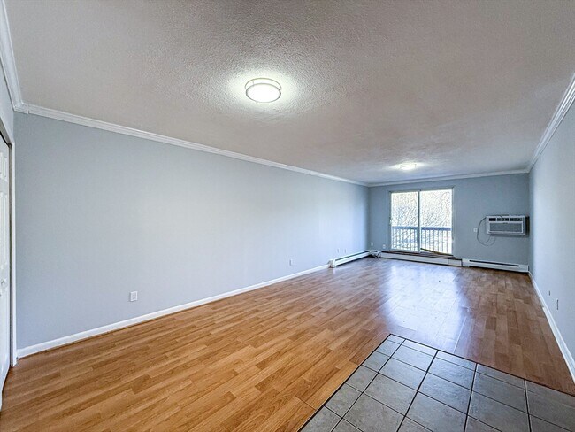 110 Boston Post Rd E-Unit -4 in Marlborough, MA - Building Photo - Building Photo