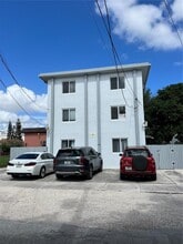 2121 SW 4th St in Miami, FL - Foto de edificio - Building Photo