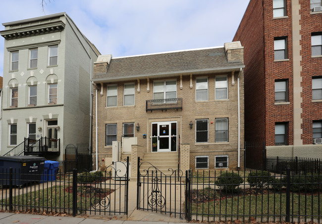 1327 Kenyon St NW in Washington, DC - Building Photo - Building Photo