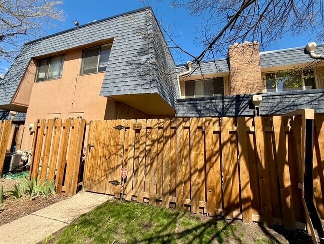 7995 E Mississippi Ave in Denver, CO - Building Photo - Building Photo