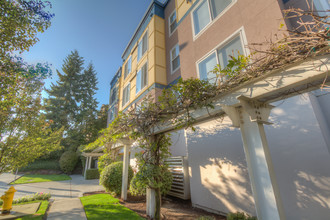 Sir Gallahad Apartment Homes in Bellevue, WA - Foto de edificio - Building Photo