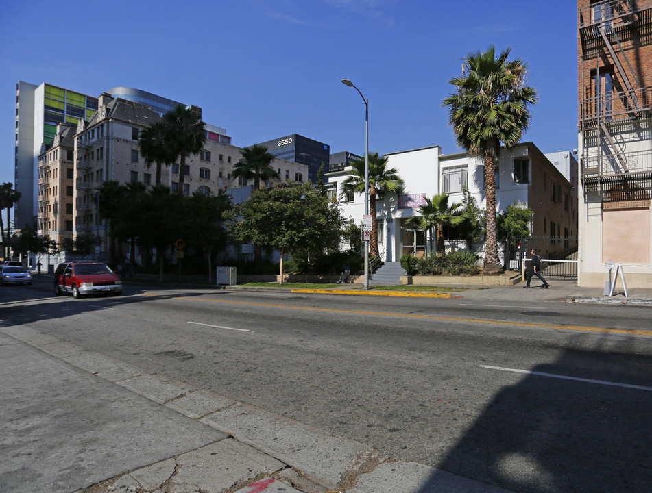 Normandie Garden Apartments in Los Angeles, CA - Building Photo