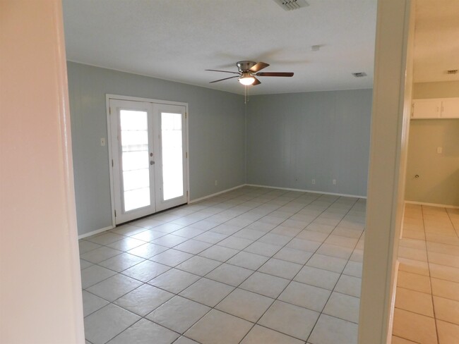 105 Siesta Cir in Del Rio, TX - Building Photo - Building Photo