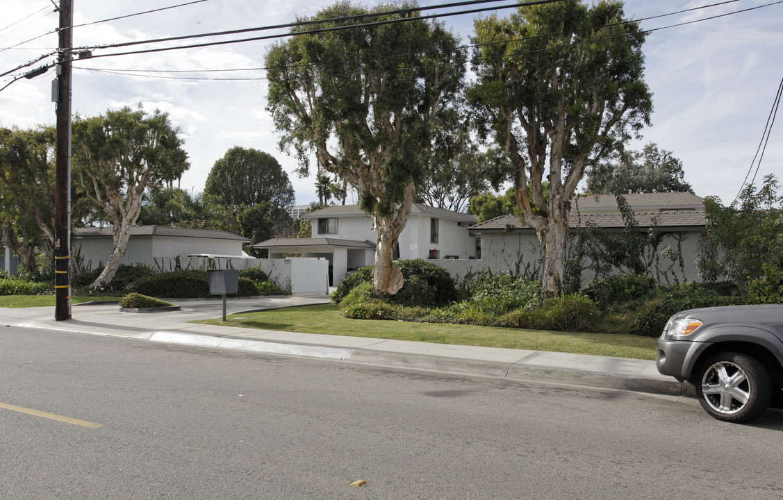 1995-1999 Maple Ave in Costa Mesa, CA - Building Photo