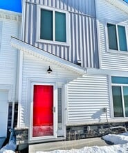 327 NE Otter Dr in Waukee, IA - Building Photo - Building Photo