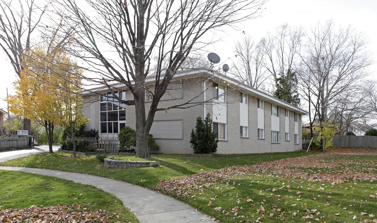 Arthur Court in Milwaukee, WI - Building Photo