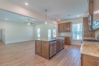 12871 Oak Barrel Rd in Willis, TX - Building Photo - Building Photo