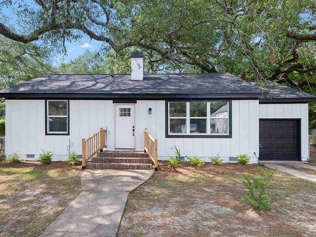 property at 908 E Lee St