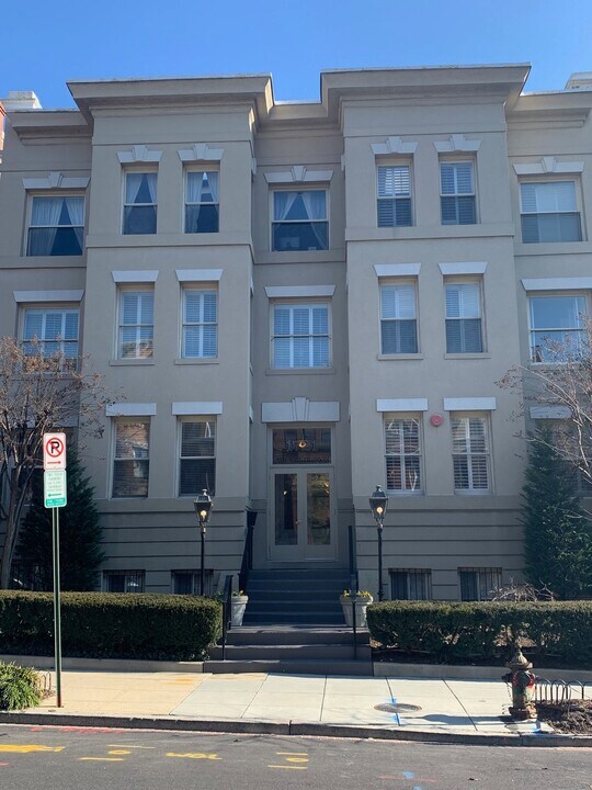 1721 21st St NW in Washington, DC - Building Photo