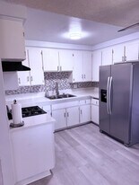 4700 Clair del Ave, Unit 651 in Long Beach, CA - Building Photo