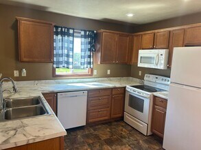605 N Daisy Ave in Sioux Falls, SD - Building Photo - Building Photo