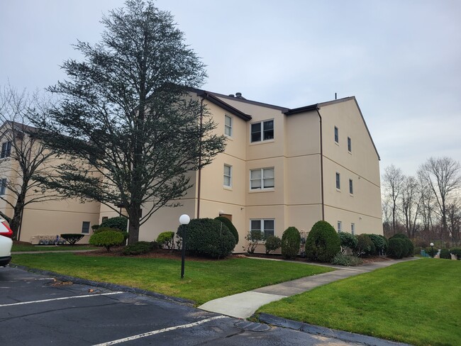 185 Manville Hill Rd, Unit 311 in Cumberland, RI - Building Photo - Building Photo