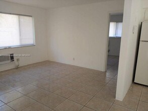 59 NW 37th St in Oakland Park, FL - Building Photo - Building Photo