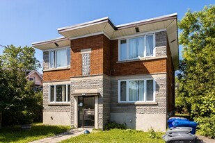 22 Desrochers Rue in Laval, QC - Building Photo
