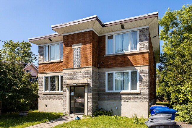 22 Desrochers Rue
