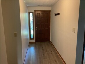 215 Lakeland Ct in Roswell, GA - Building Photo - Building Photo