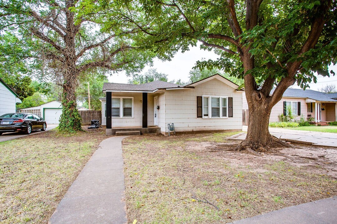 2821 27th St in Lubbock, TX - Building Photo