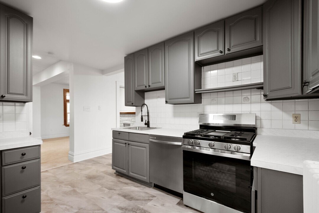 615 Vine St in Coraopolis, PA - Building Photo