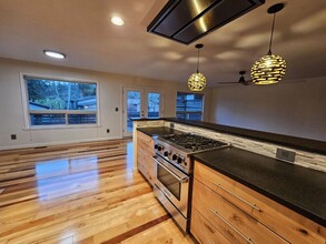 144 Black Oak St in Grants Pass, OR - Building Photo - Building Photo