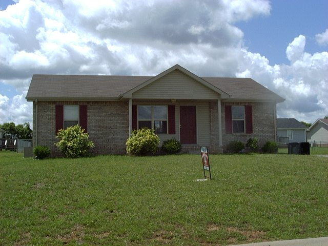1052 E Monica Dr in Clarksville, TN - Building Photo