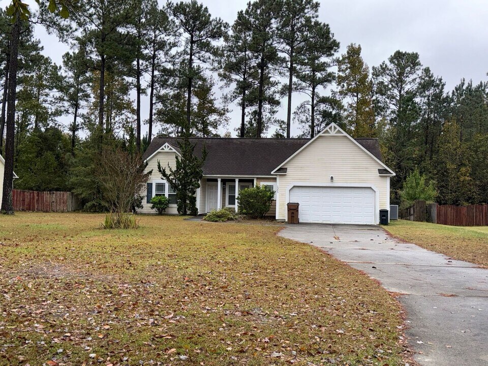 1305 Murrill Hill Rd in Jacksonville, NC - Building Photo